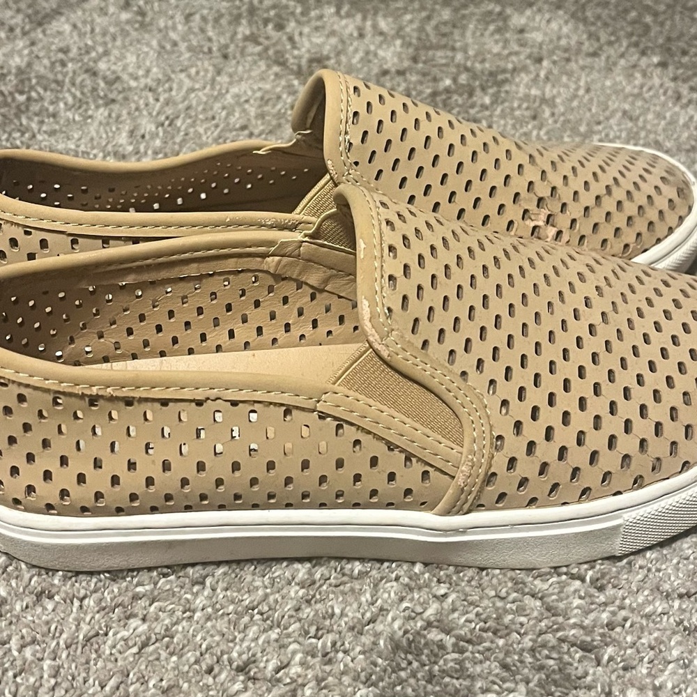 Steve Madden Tan Perforated Flats